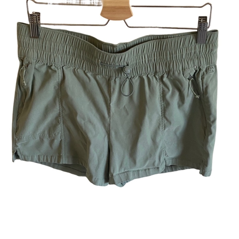 Avalanche Women's Sage Green Shorts. Adj elastic drawstring waist. Size L.